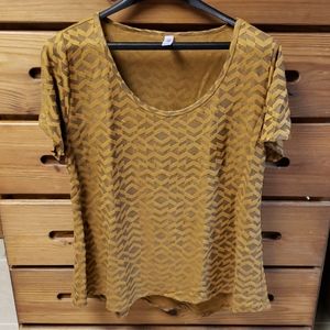 LuLaRoe ClassicTee
Size L (14-16)
Flowy
Hi-low hem